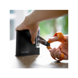 Dispozitiv pentru ascutit foarfeci Fiskars Clip Sharp