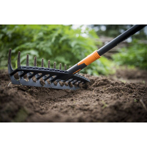 Grebla universala Fiskars Solid, fara coada